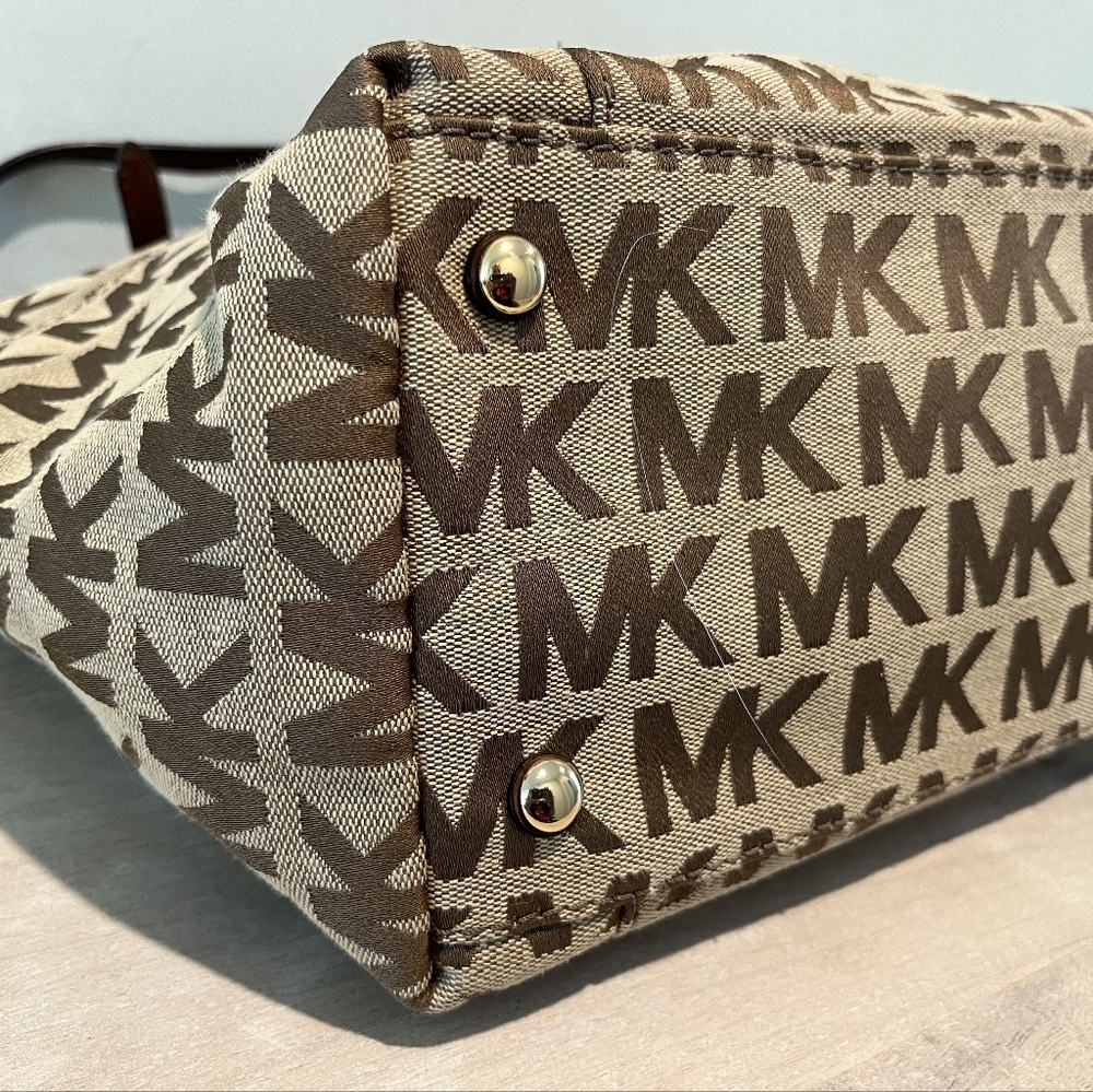 Immaculate, Like New Michael Kors Brown Monogram Canvas & Leather Tote - Picture 12 of 16